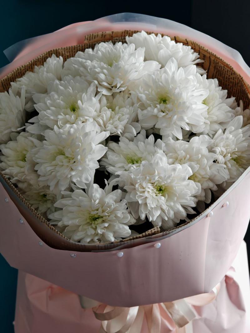 Нежный  букет из хризантем 